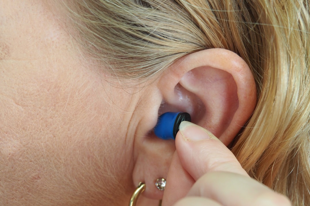 découvrez les causes, symptômes et traitements pour soulager les maux d'oreille (earache) chez l'adulte et l'enfant. conseils pratiques et informations essentielles pour mieux comprendre les douleurs auriculaires.