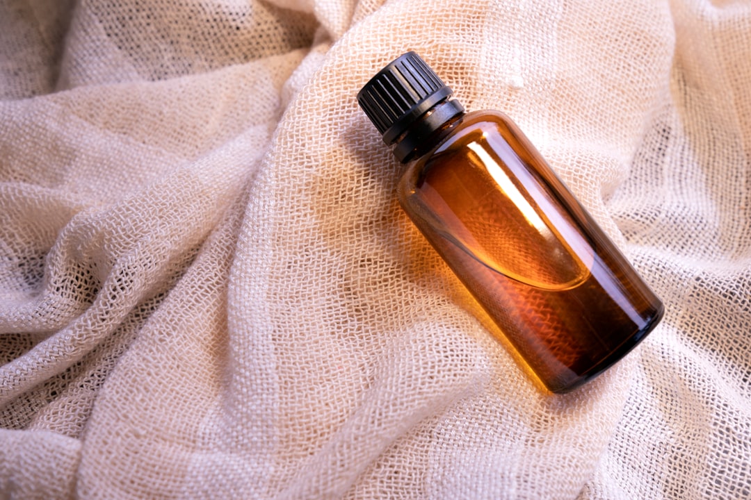 découvrez les bienfaits des huiles essentielles pour améliorer la qualité de votre sommeil naturellement et favoriser une nuit paisible.