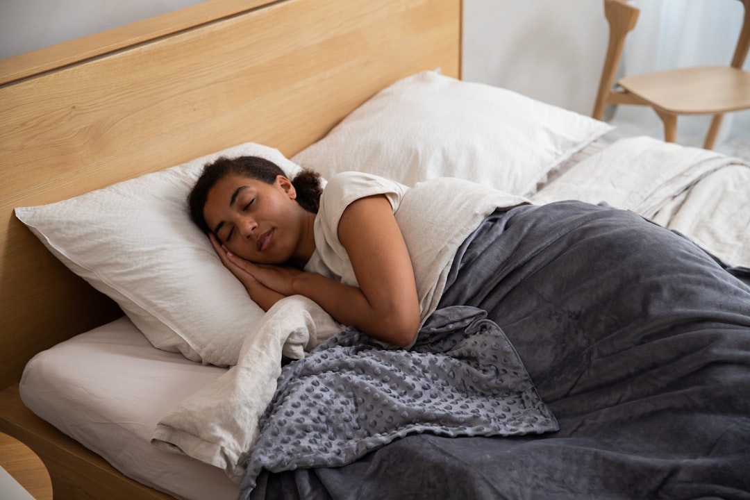 découvrez des astuces efficaces pour vous endormir facilement lorsque vous êtes malade et favoriser un repos réparateur malgré l'inconfort.