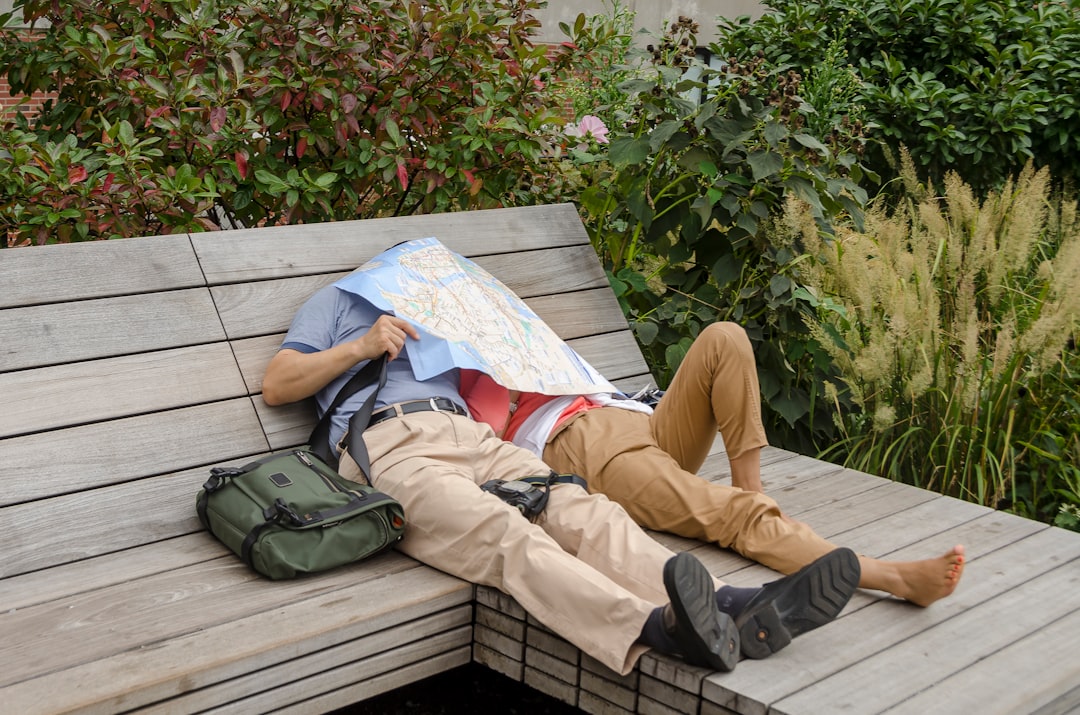 découvrez comment dormir sur le côté après une opération de remplacement de la hanche en toute sécurité et confort. conseils et recommandations pour un rétablissement optimal.