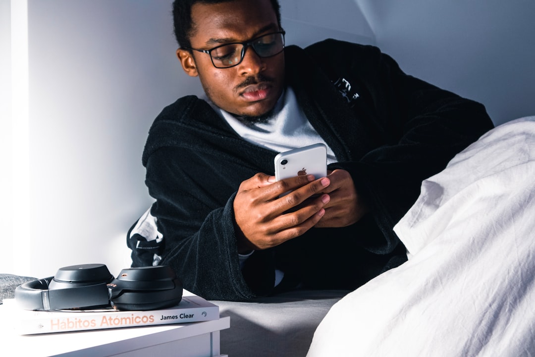 découvrez des conseils et solutions efficaces pour lutter contre l'insomnie et retrouver un sommeil réparateur. astuces naturelles et recommandations pour bien dormir.