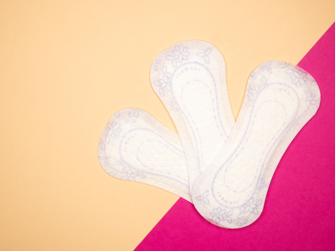 découvrez tout ce que vous devez savoir sur la menstruation : symptômes, cycle, conseils pour mieux vivre vos règles et informations sur la santé menstruelle.