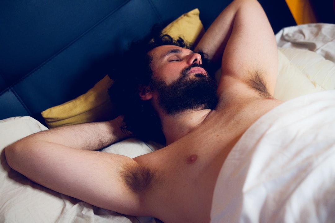 découvrez comment le réveil naturel favorise un démarrage en douceur de votre journée, en respectant votre rythme biologique pour plus d'énergie et de bien-être.