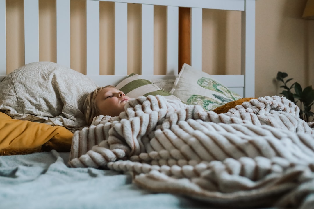 découvrez des conseils et solutions pour mieux gérer l'insomnie postpartum et retrouver des nuits paisibles après l'accouchement.
