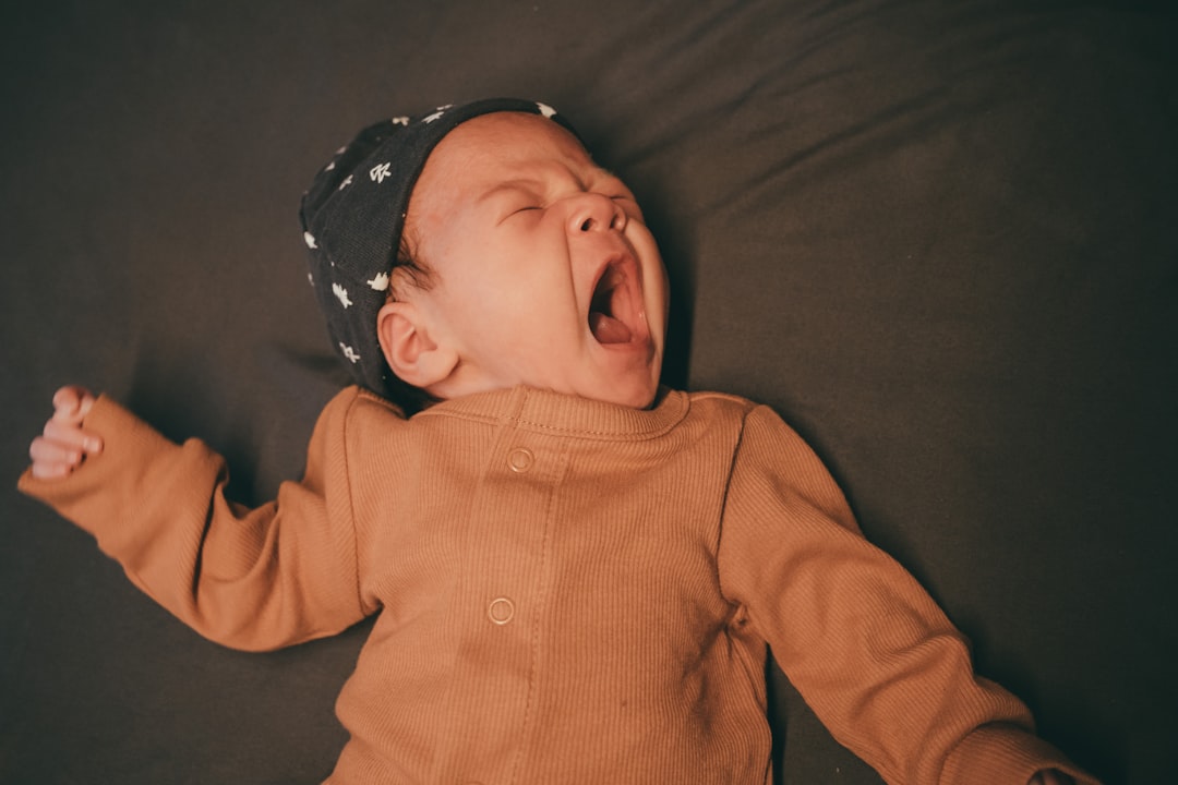 découvrez des conseils pratiques et des solutions efficaces pour surmonter l'insomnie postpartum et retrouver un sommeil réparateur après l'accouchement.