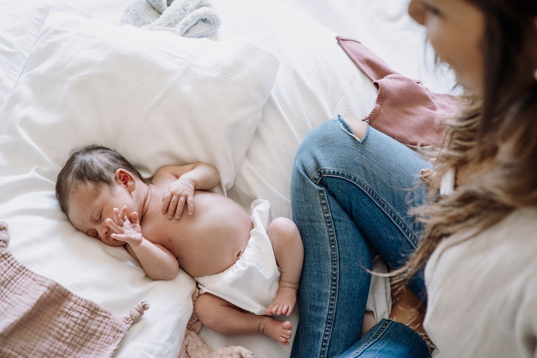 découvrez des conseils et astuces pour améliorer le sommeil pendant la grossesse, afin de vivre une maternité sereine et reposante.