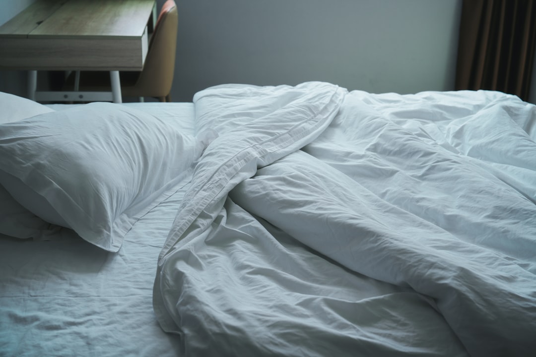 découvrez ce qu'est la fragmentation du sommeil, ses causes, ses effets sur la santé et des conseils pour améliorer la qualité de votre sommeil.