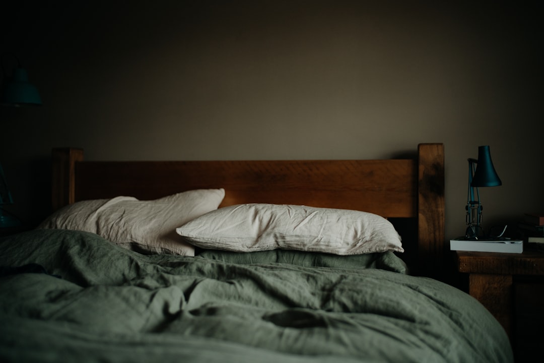 découvrez ce qu'est la fragmentation du sommeil, ses causes, ses effets sur la santé et des conseils pour améliorer la qualité de votre sommeil.